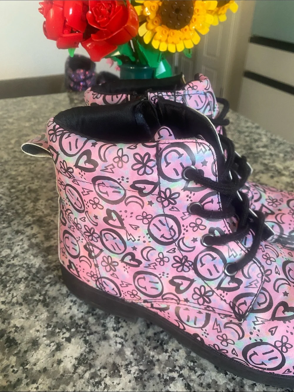 Fabkids Smiley & Heart Print graphic side zipper Lace-Up Boots